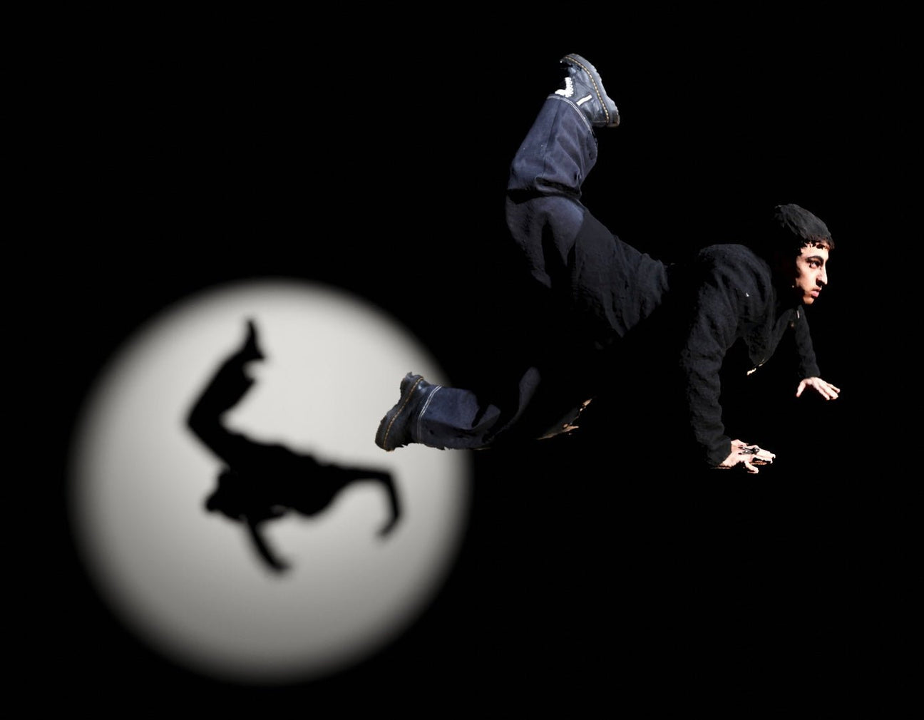 EDITORIAL AW22-06: INTERDIMENSIONAL FASHION - MACHINE-A