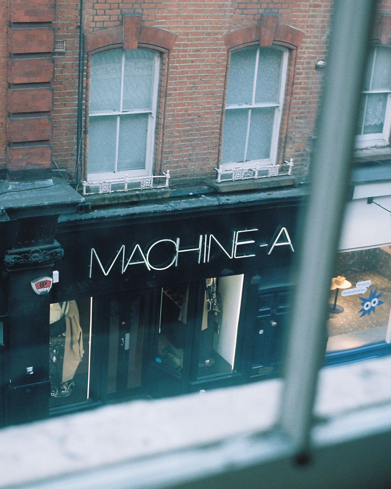 EDITORIAL AW22-08: MACHINE-A INSIDE-OUT - MACHINE-A
