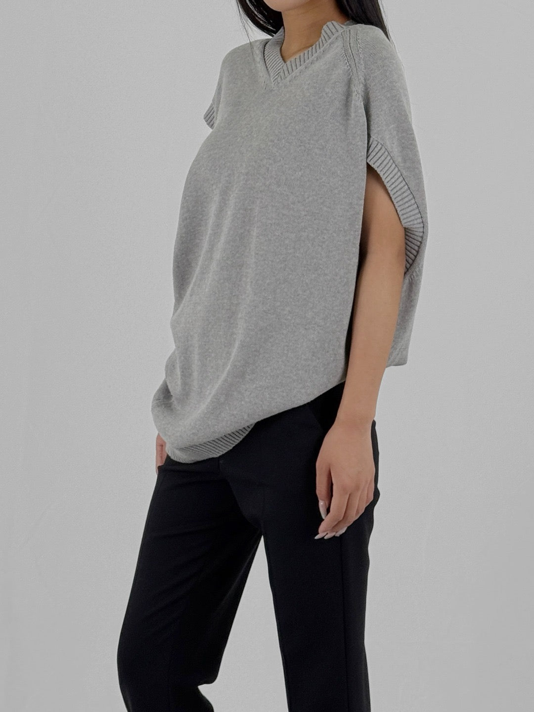 HED MAYNER - Gilet V Neck - SS25 - Medium grey