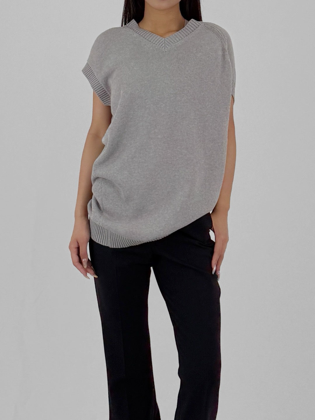 HED MAYNER - Gilet V Neck - SS25 - Medium grey
