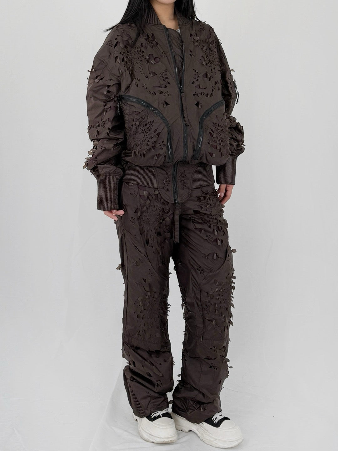 JUNTAE KIM - Laser-Slashed Petal Trousers - SS25 - BROWN