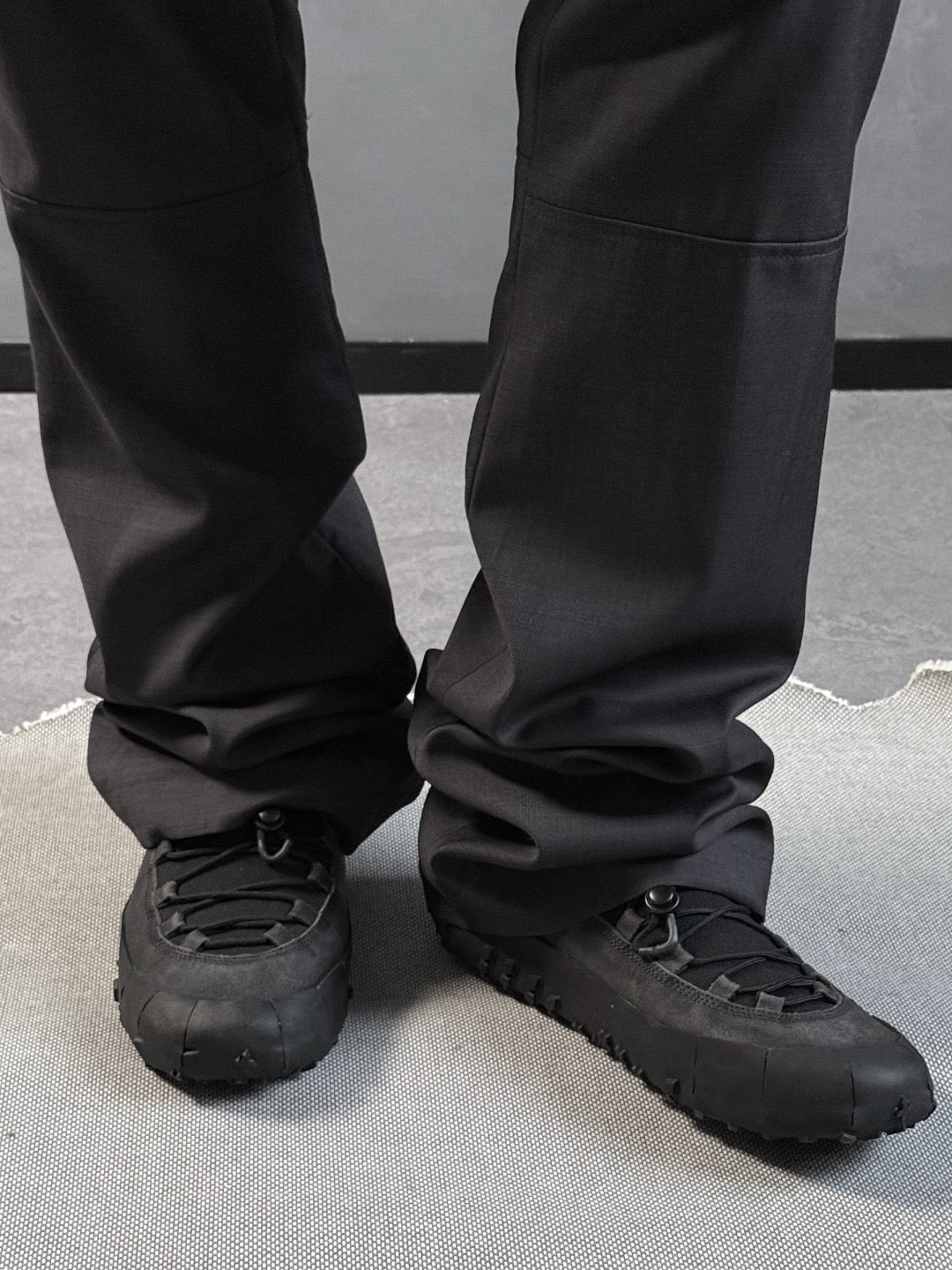 LEMAIRE - Vibram Wrap On Sneakers - AW25 - BK991 ASPHALT