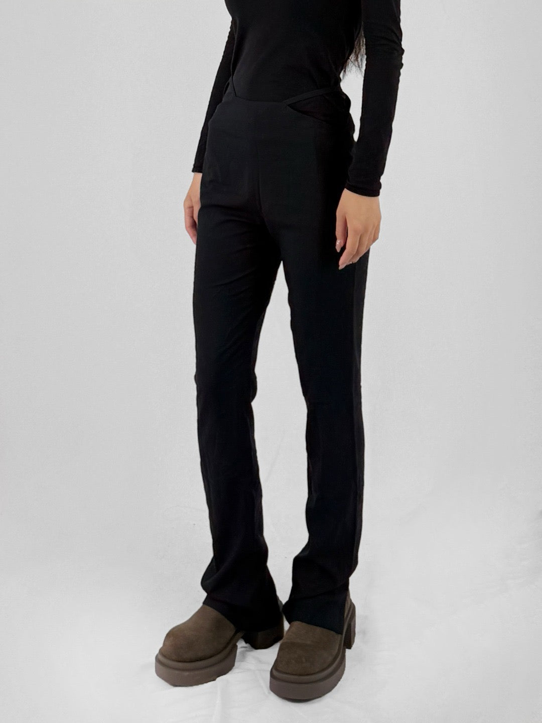 MQUEYT Black Onyx Waist Cutout Trousers